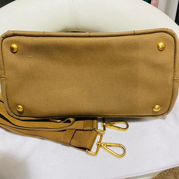 Pre-love Prada Canapa (SOLD) - Picture 6 of 10